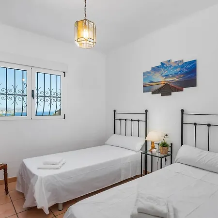Rodrigo - Plusholidays Villa
